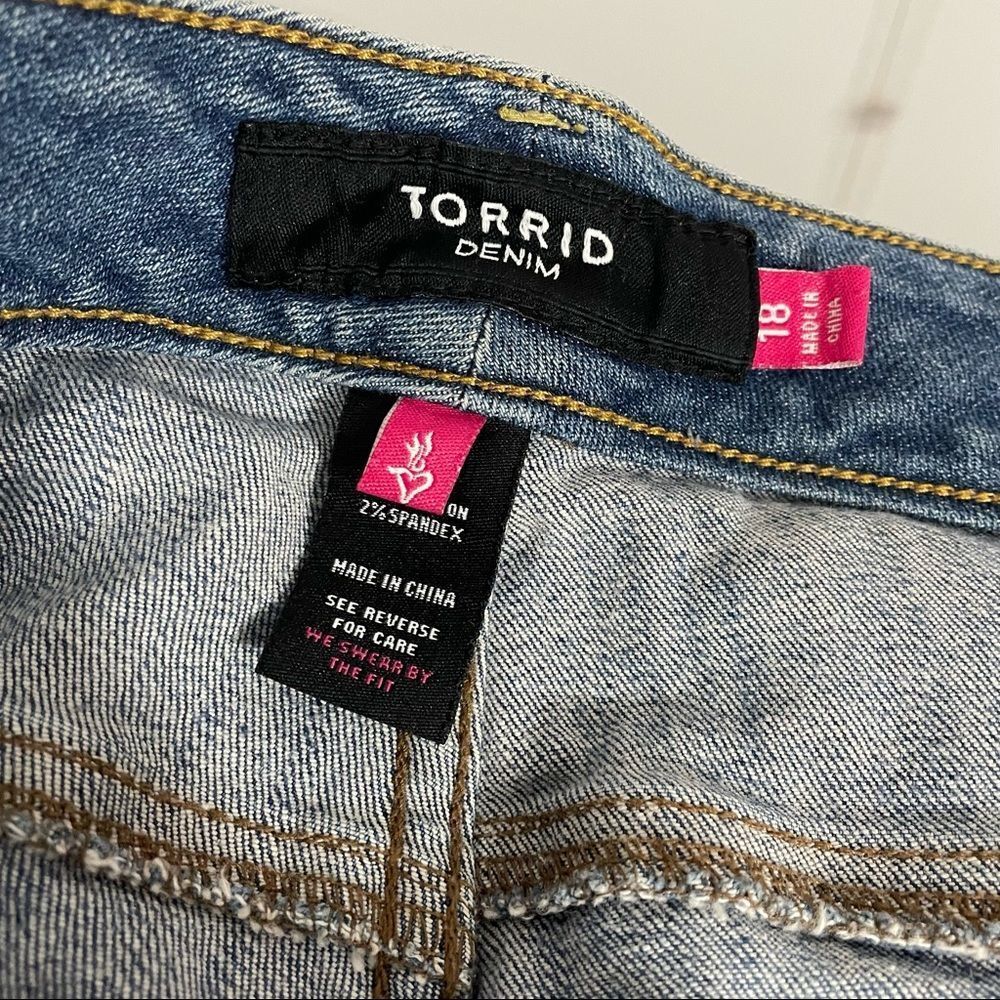 Torrid Plus Size Mid Rise Distressed Bootcut Jeans - Picture 4 of 4